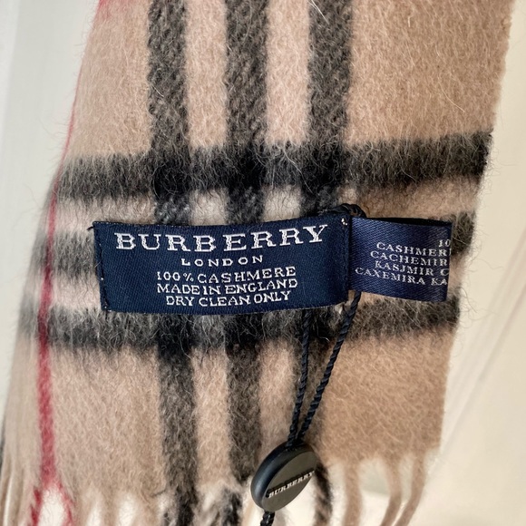 Burberry Classic Check Cashmere Scarf NWT - Picture 2 of 4